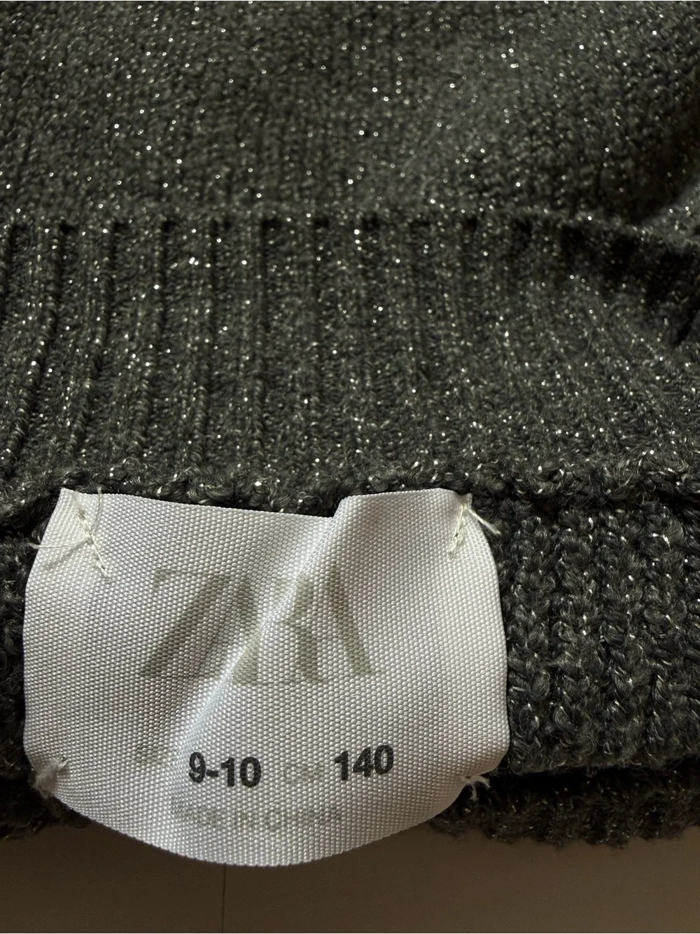 Zara Girls Gray Metallic Knit Sweater Vest Mock Neck Sleeveless Size 9-10 140